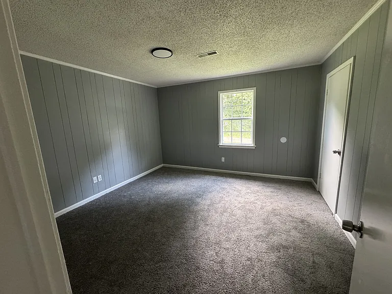 214 N College St — Photo 6