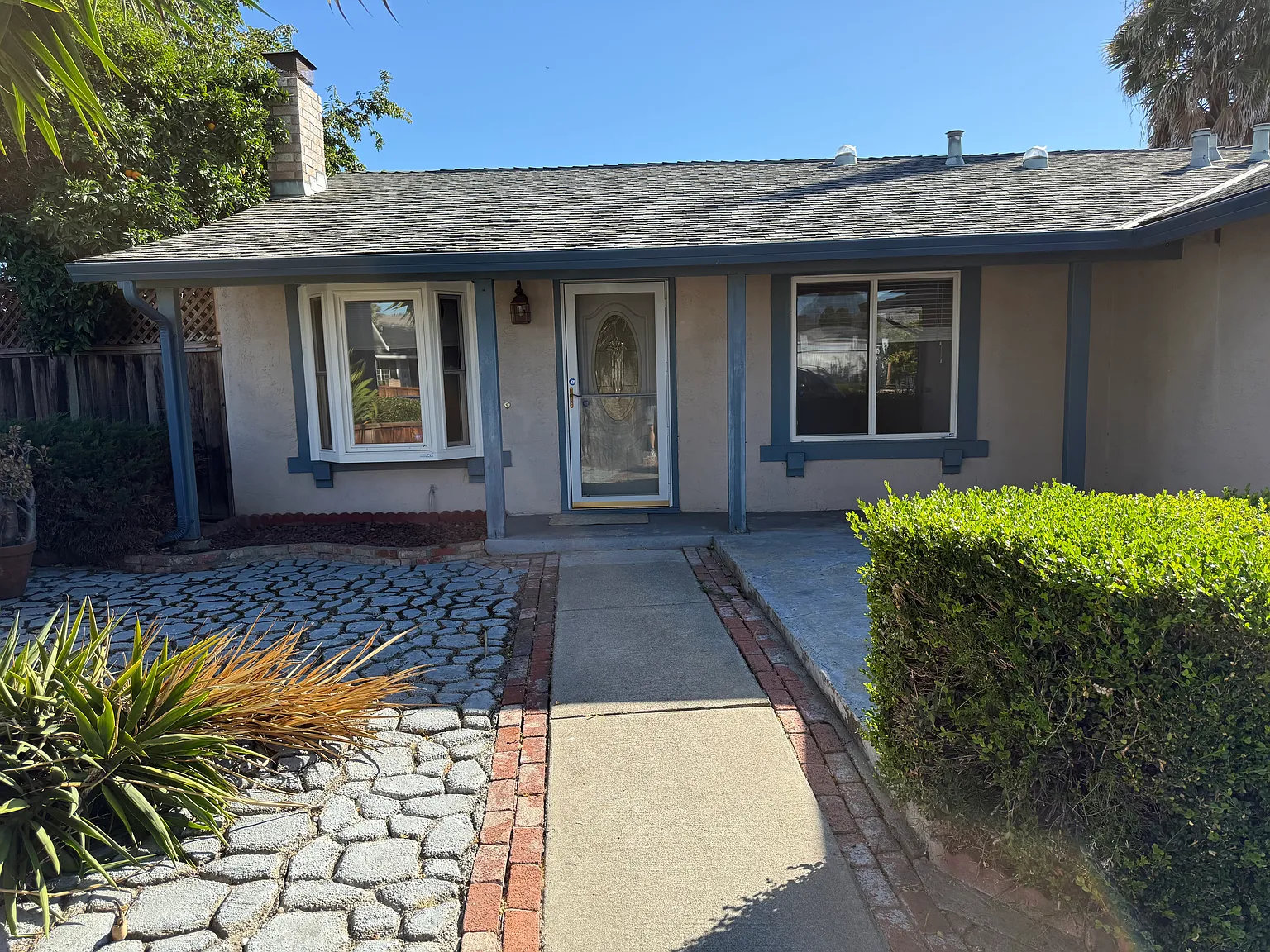 4 bed, 1234 sqft, $4,300 — Photo 2