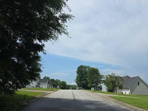 4th image of 765 Bramlett Way