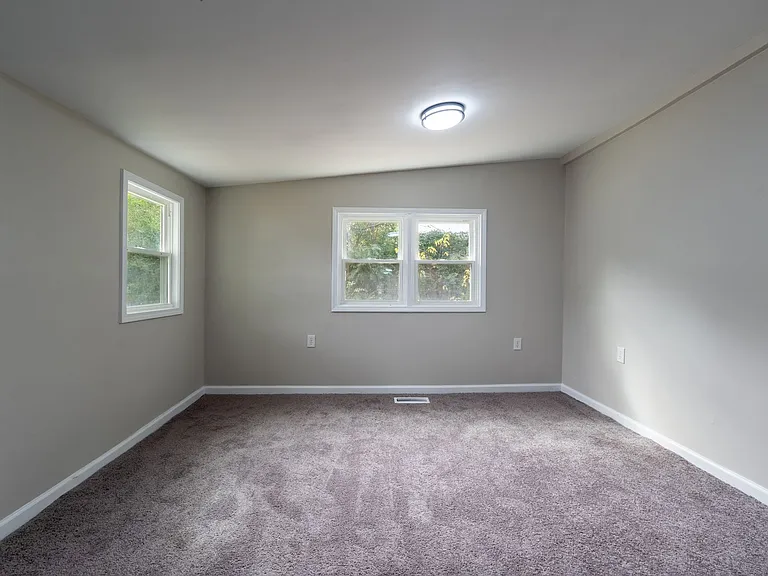 1001 S Layton Ave — Photo 16