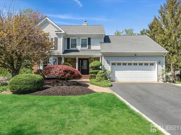 11 Cardinal Ct, Old Bridge, NJ 08857