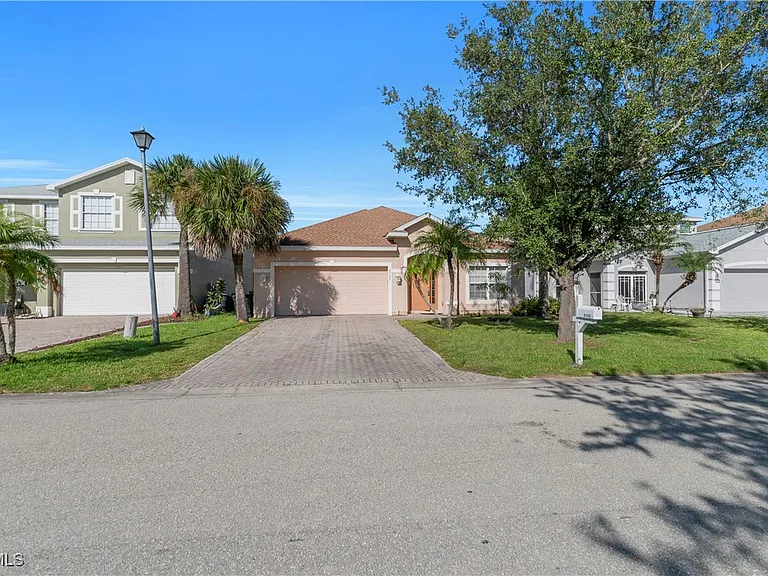 8125 Silver Birch Way — Photo 3