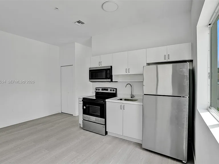 1567 NW 1st St #1 — Photo 4