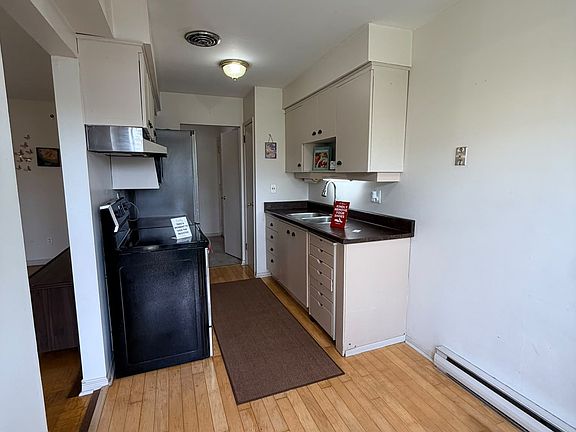 2nd image of 33 Taunton Rd W #28