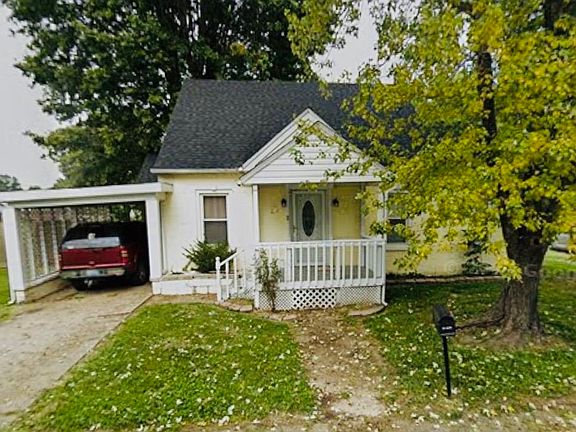 2nd image of 225 E Elm St