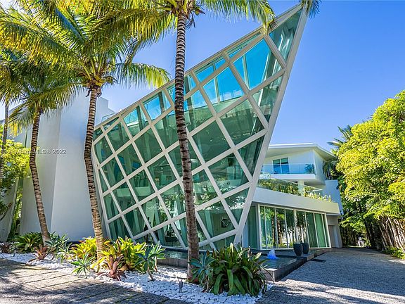 2nd image of 480 Ocean Blvd