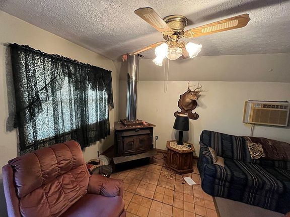 3rd image of 137 Jacks Dr