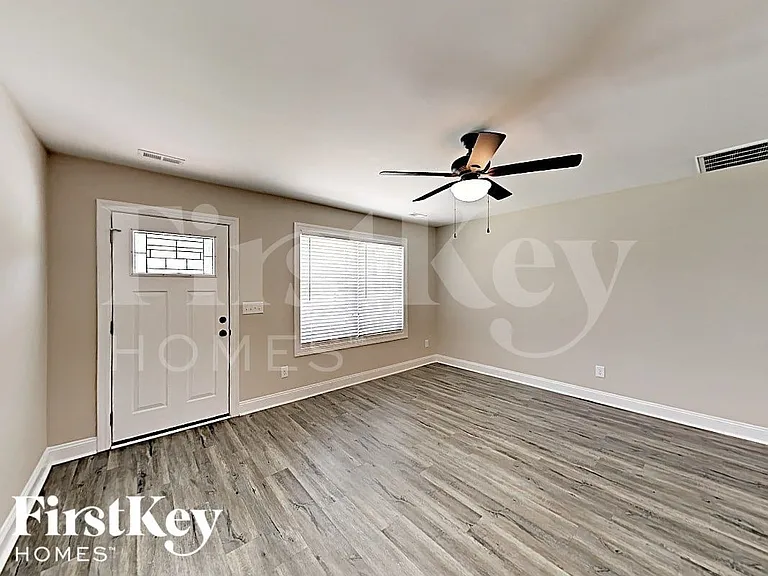 700 Margate Ave — Photo 2
