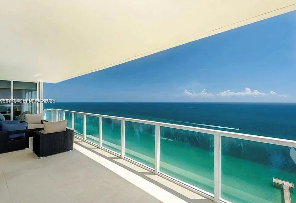 16699 Collins Ave #3902