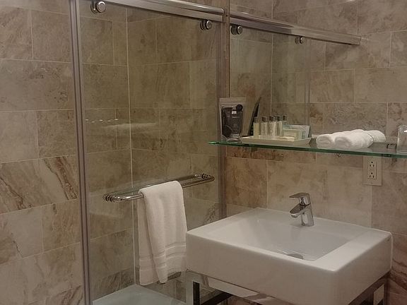 4th image of 35 E 32nd St #812
