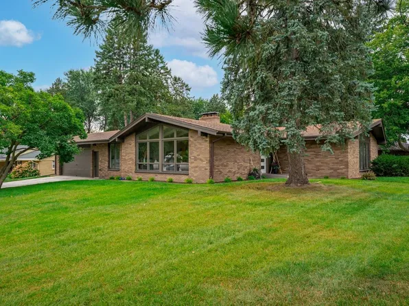 5075 Welsh Rd, Rockford, IL 61107