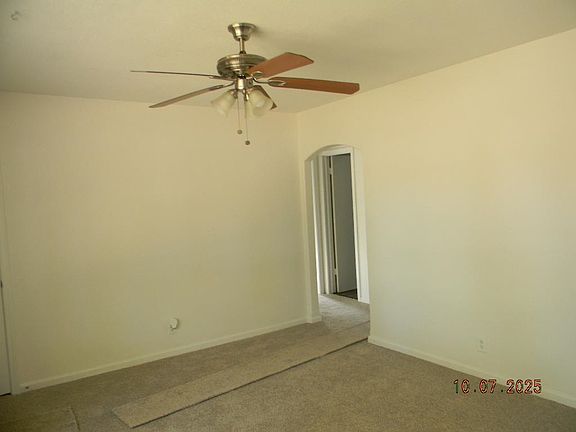 4th image of 215 S Sunset Ave