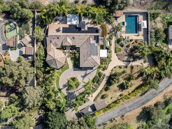 2540 1/8 Foothill Dr, Vista, CA 92084