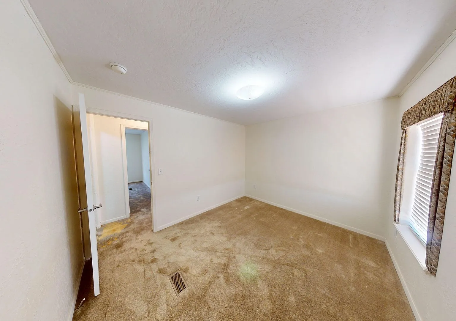 2410 Pamelita Drive NE — Photo 3