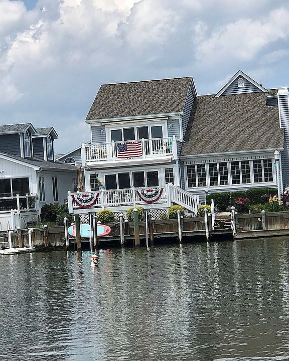 Lagoon side 