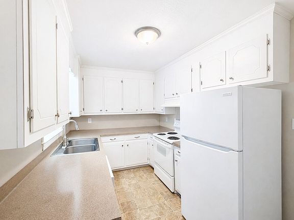 4th image of 1120 Toddington Dr