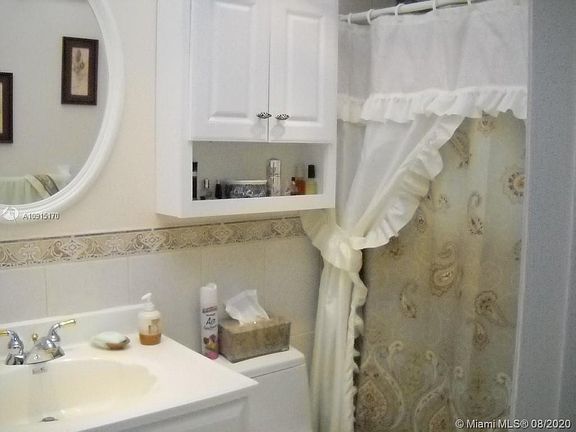 5th image of 4705 NW 35th St APT 612