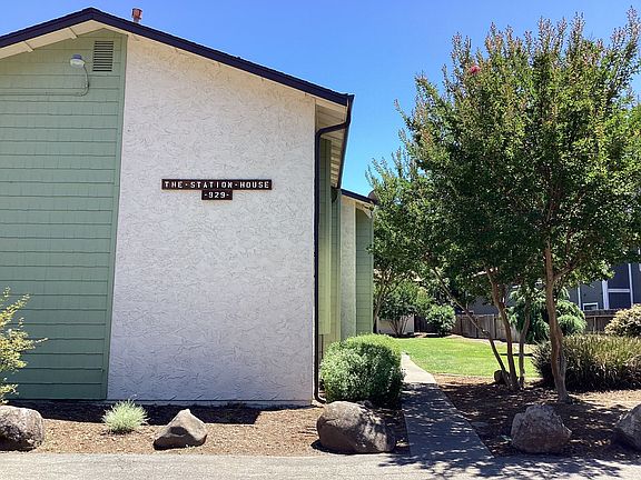 4th image of 929 W 4th Ave APT 4