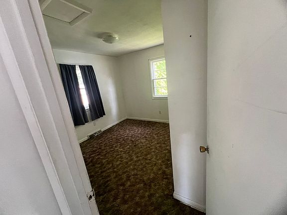 2nd image of 934 Jackson St