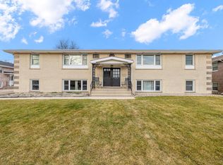 606 E 3rd St APT 2E, Lockport, IL 60441