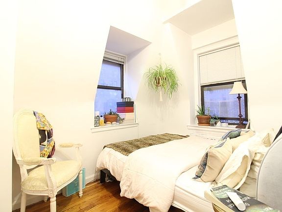 2nd image of 271 W 72nd St #34