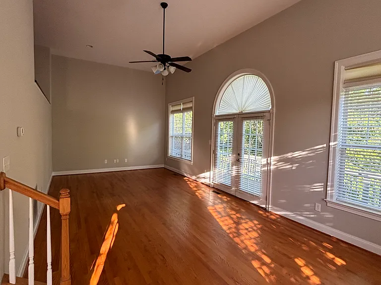 1045 Glenwood Station Ln — Photo 11