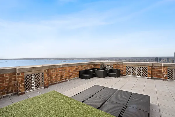 Sold by Douglas Elliman | media 27