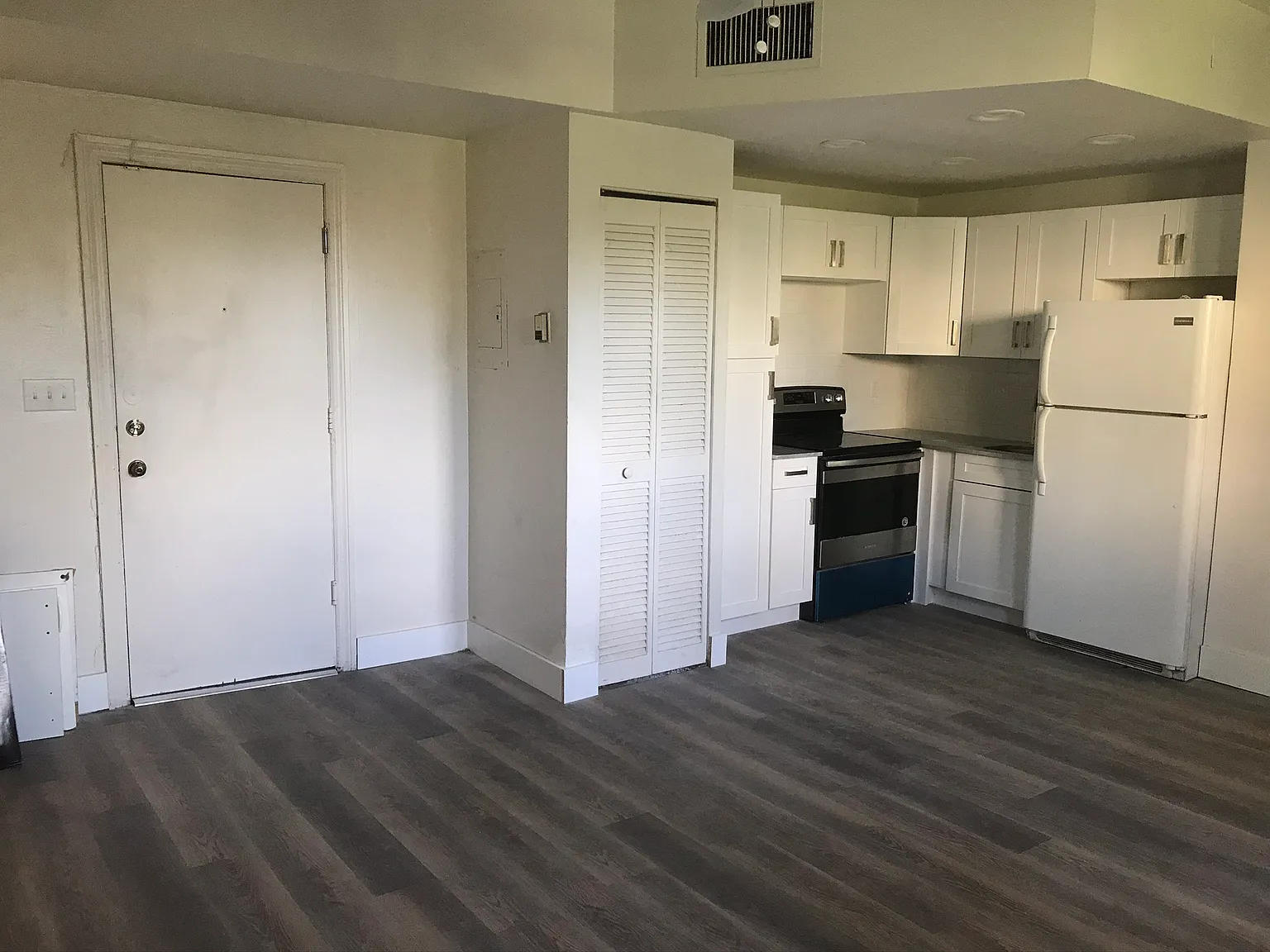 2 bed, 710 sqft, $2,700 — Photo 2