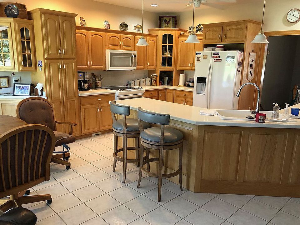2nd image of 845 Fox Ridge Rd
