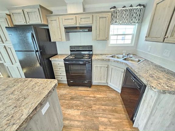 4th image of 4125 Park St N #940