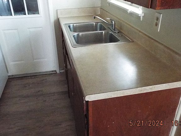 3rd image of 210 Northview Dr