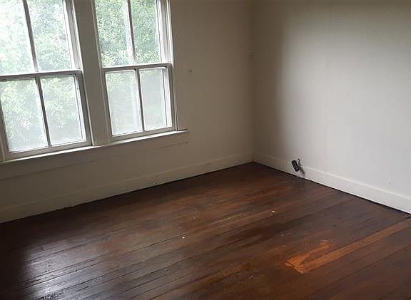 4th image of 131 Lincoln Ave