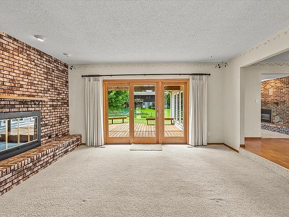 4th image of 1221 Oak Park Blvd