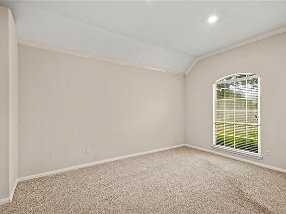 5th image of 918 Cashew Ln