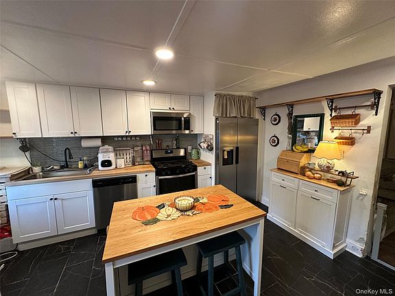 5th image of 33 E Catherine Street