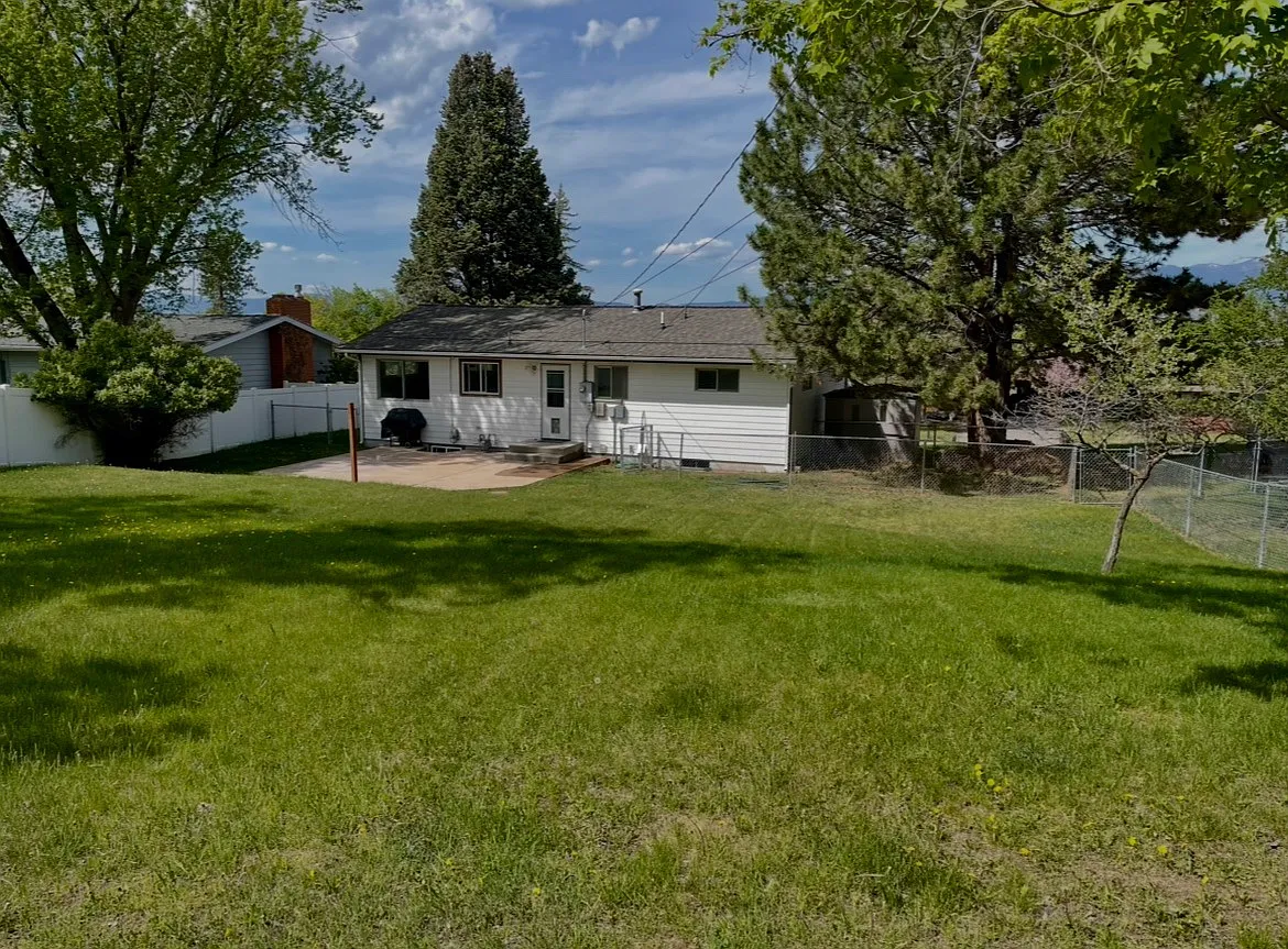 4 bed, 2220 sqft, $3,200 — Photo 2