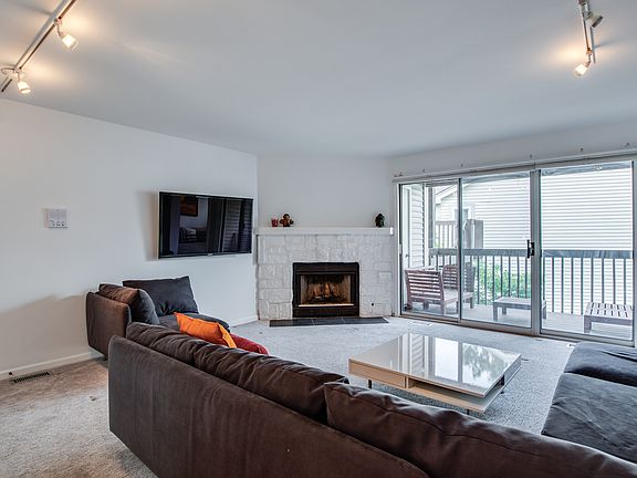 4th image of 477 Village Green Rd Unit 102D