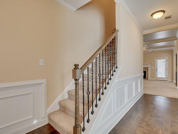 5th image of 352 Brentford Avenue
