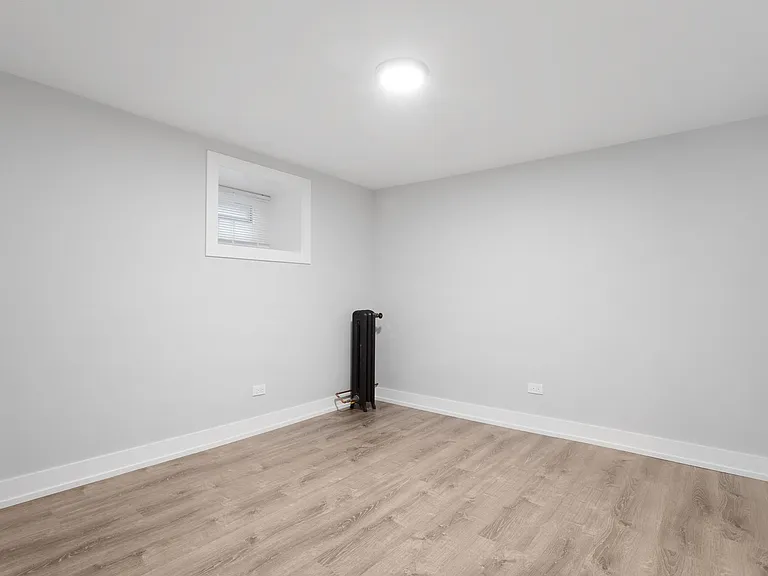 7417 N Clark St — Photo 33