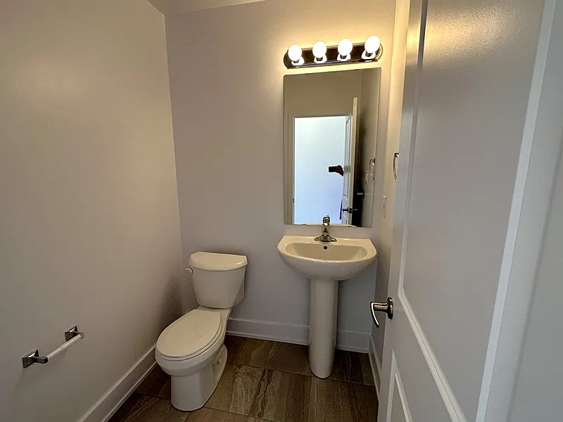 49 Gateway Dr. — Photo 3