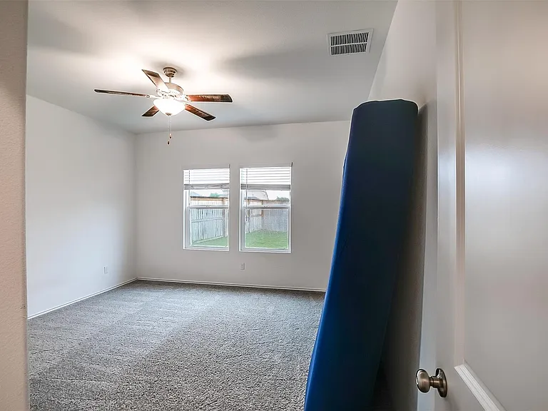 1024 Bluewood Bnd — Photo 16