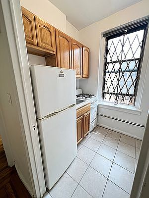 3rd image of 185 E 162nd St APT 5J