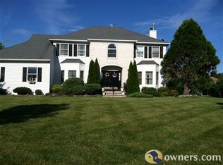 8 Jeana Ct, Monroe Township, NJ 08831