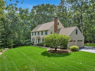 2 Holly Ln, Old Lyme, CT 06371