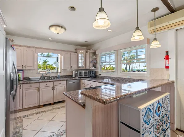 5060 Kalanianaole Hwy, Honolulu, HI 96821