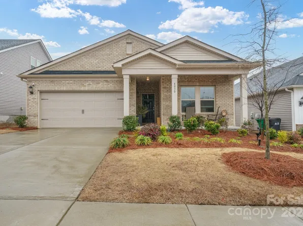 4030 Honey Locust Dr, Charlotte, NC 28215