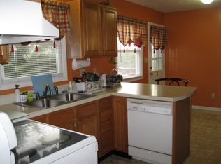 565 Dee Dee Dr, Christiansburg, VA 24073