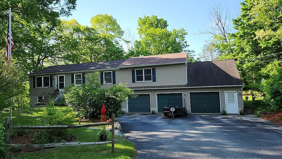 1st image of 2 Acorn Dr