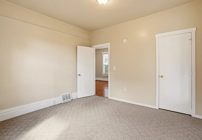 1011 E Augusta Ave — Photo 15