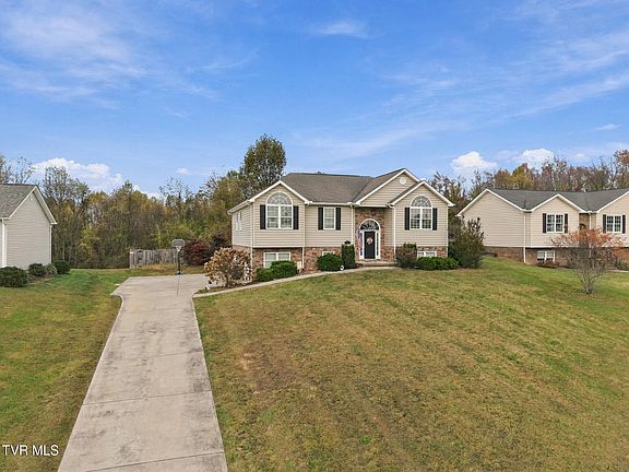 2nd image of 271 Valley Pike Rd